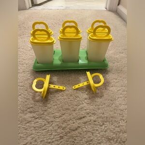 Tupperware ice tubs set with 2 extra tops, to make your own popsicles
